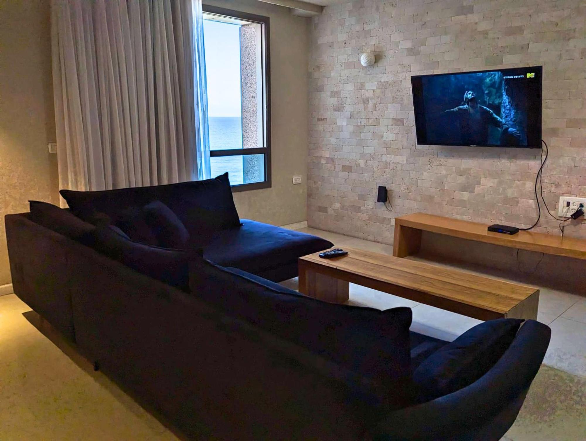 Almog Beach Apt Hotel מלון דירות אלמוג ביץ' Haifa Exterior foto