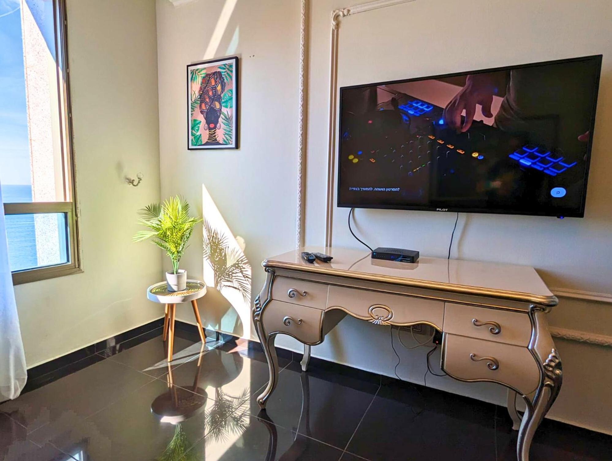 Almog Beach Apt Hotel מלון דירות אלמוג ביץ' Haifa Exterior foto