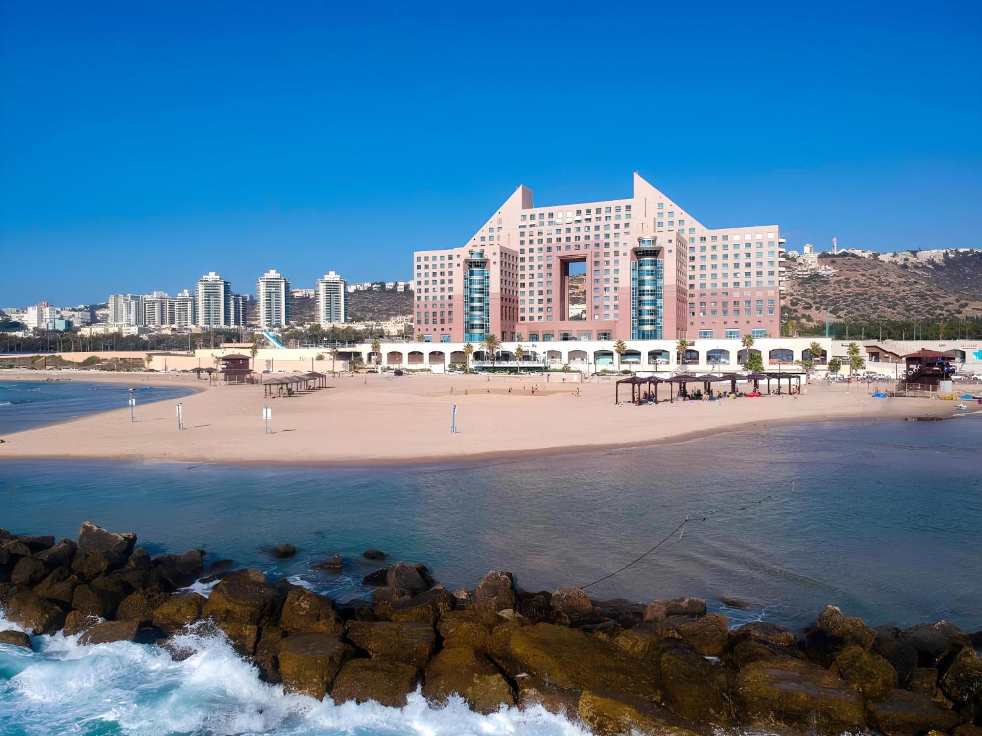 Almog Beach Apt Hotel מלון דירות אלמוג ביץ' Haifa Exterior foto